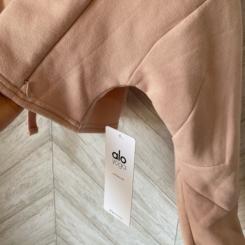 ALO YOGA Extreme Crop Jacket in Nectar - Picture 4 of 6